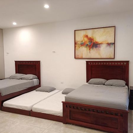 Casa Hector, Con Jacuzzi, Cerca Del Foro Gnp. Villa Merida Luaran gambar