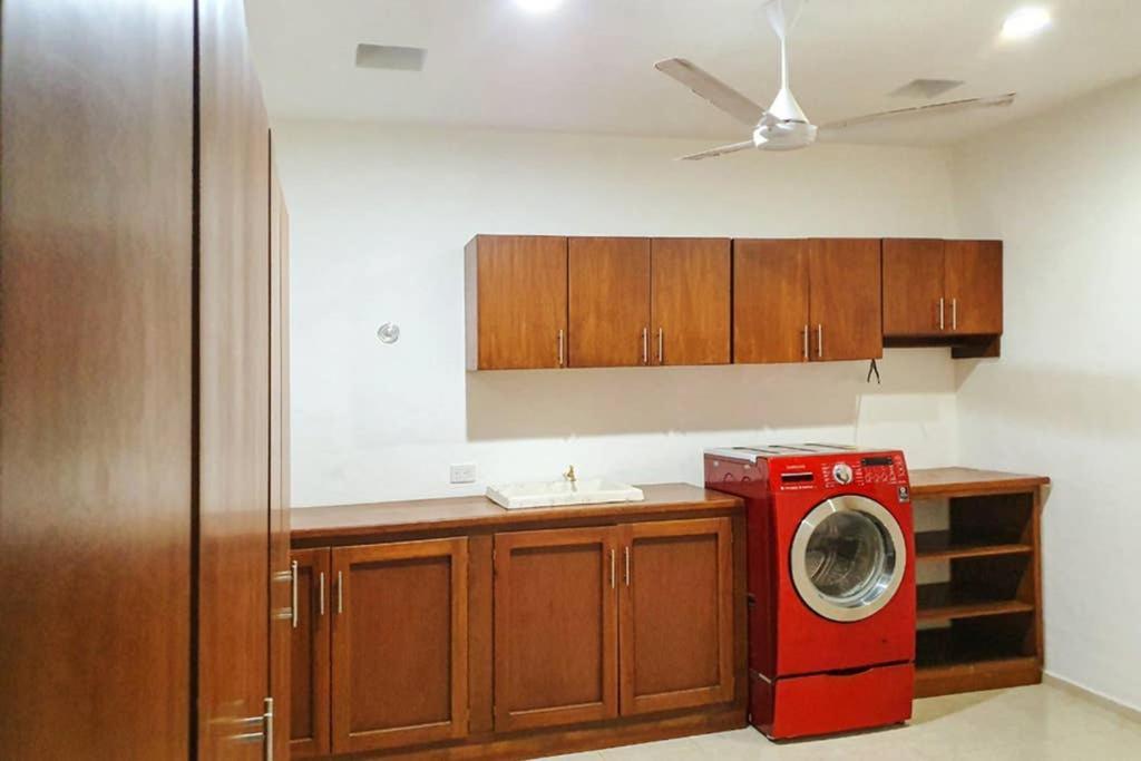 Casa Hector, Con Jacuzzi, Cerca Del Foro Gnp. Villa Merida Luaran gambar