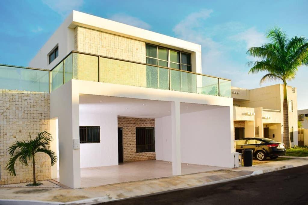 Casa Hector, Con Jacuzzi, Cerca Del Foro Gnp. Villa Merida Luaran gambar