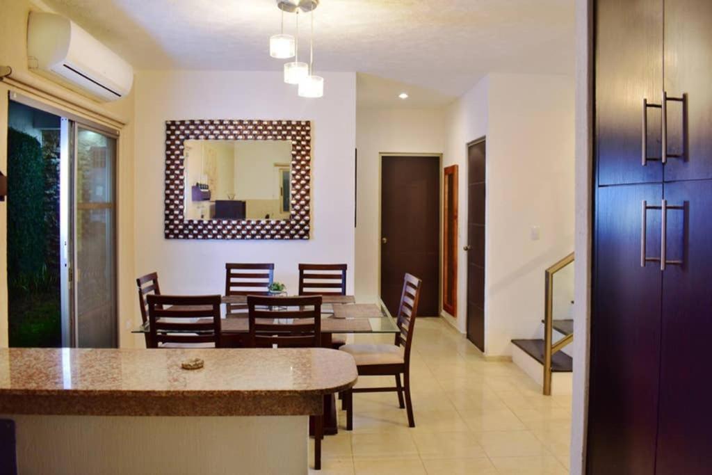 Casa Hector, Con Jacuzzi, Cerca Del Foro Gnp. Villa Merida Luaran gambar