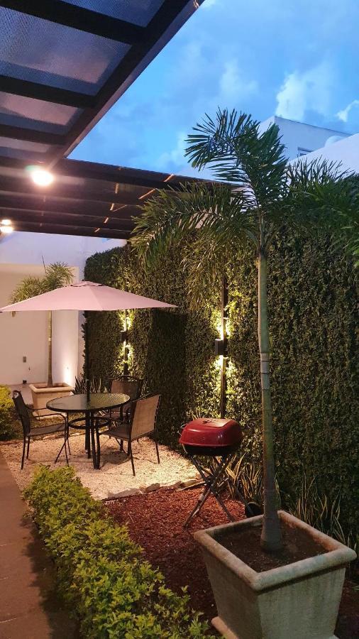 Casa Hector, Con Jacuzzi, Cerca Del Foro Gnp. Villa Merida Luaran gambar