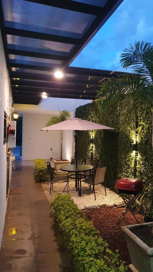 Casa Hector, Con Jacuzzi, Cerca Del Foro Gnp. Villa Merida Luaran gambar