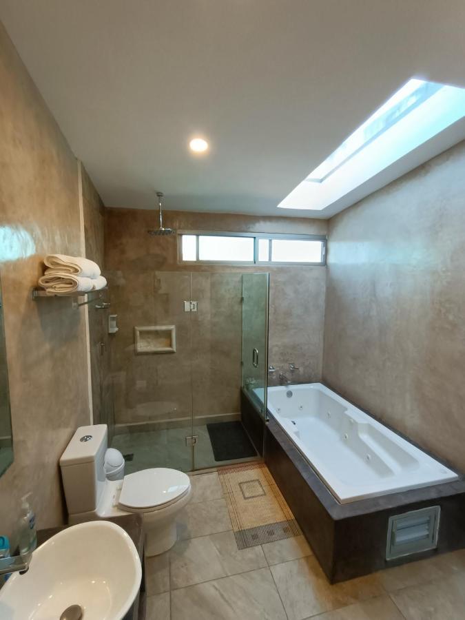 Casa Hector, Con Jacuzzi, Cerca Del Foro Gnp. Villa Merida Luaran gambar