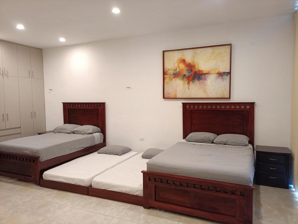 Casa Hector, Con Jacuzzi, Cerca Del Foro Gnp. Villa Merida Luaran gambar