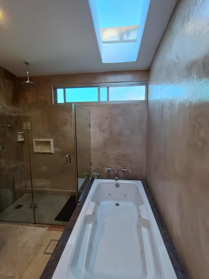 Casa Hector, Con Jacuzzi, Cerca Del Foro Gnp. Villa Merida Luaran gambar